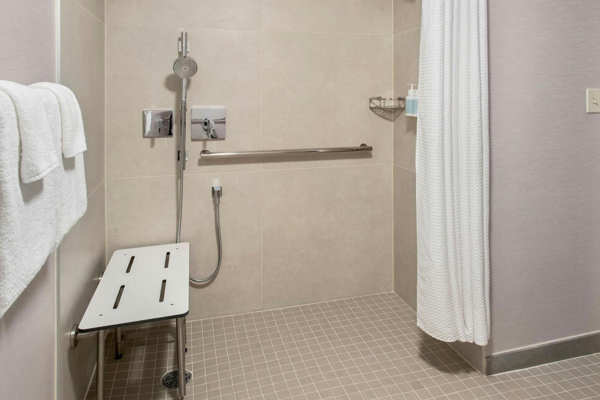 מלון Courtyard Cleveland אינדפנדנס מראה חיצוני תמונה